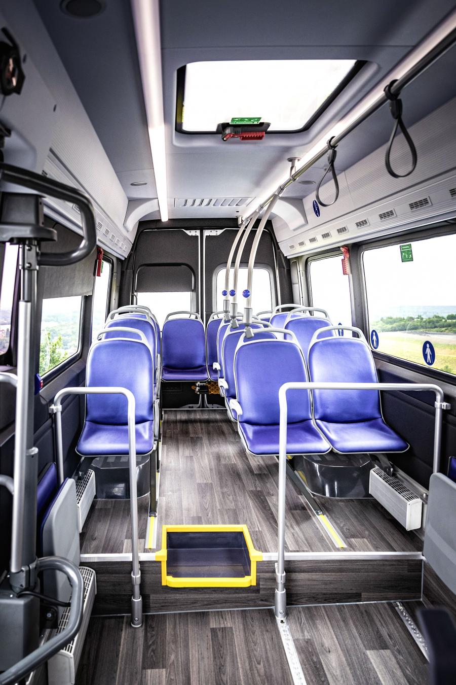 Интерьер Mercedes-Benz Sprinter City 45 2019 года  (фото 2 из 5)